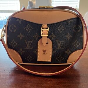 Louis Vuitton Deauville mini camera crossbody Bag